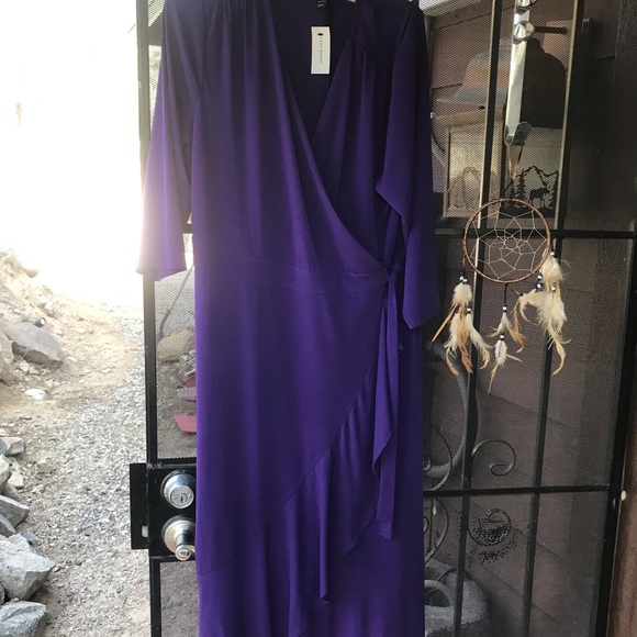 Woman’s dress - Picture 1 of 2